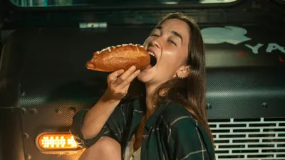 Еда, человек, хлеб, фото - Новости Zakon.kz от 15.12.2025 20:21