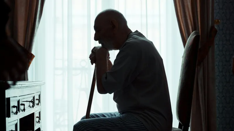 Во Франции резко остановили пенсионную реформу