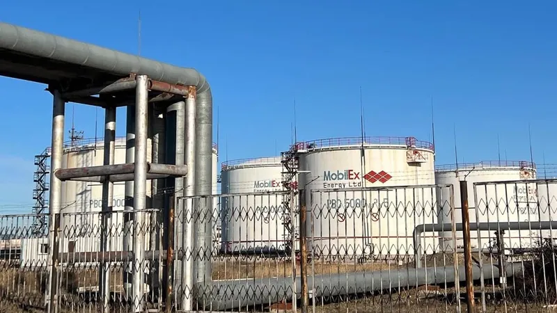 Резкий запах нефти накрыл Актау: жители бьют тревогу