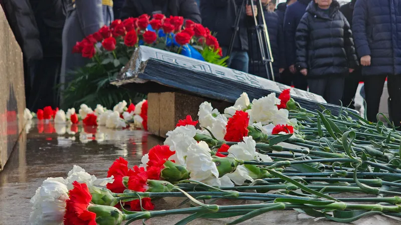 Церемония возложения цветов к монументу Независимости прошла в Алматы