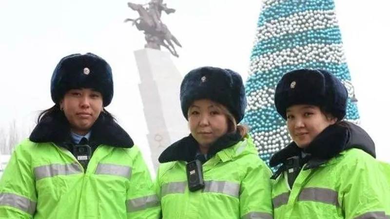 Тысяча милиционеров Кыргызстана берегла порядок при зажжении главной елки страны