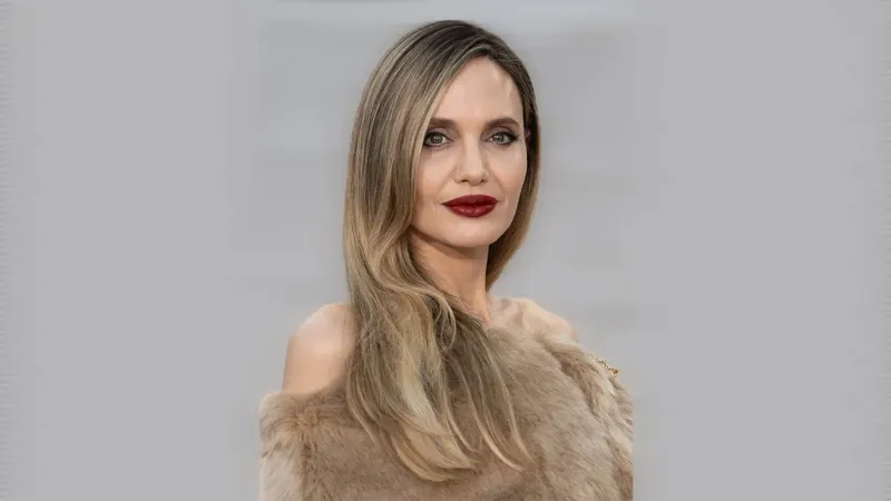 Анджелина Джоли впервые снялась, показав шрамы после мастэктомии