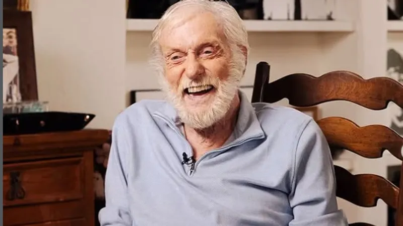 Отметивший 100 лет легендарный Дик Ван Дайк раскрыл секрет долголетия: ученые согласны