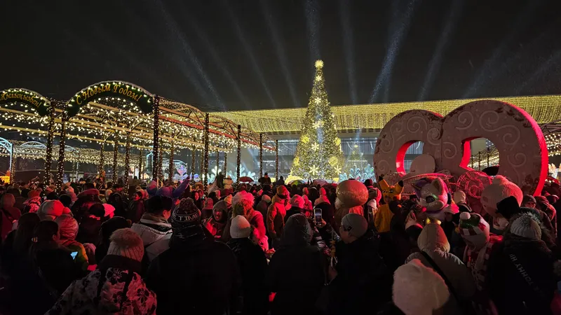 В Алматы зажгли главную елку города – фоторепортаж