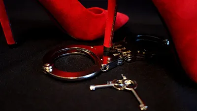 Обувь, наручники, ключи, фото - Новости Zakon.kz от 19.12.2025 04:59