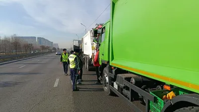 В Алматы усилили контроль спецтранспорта по вывозу мусора, фото - Новости Zakon.kz от 05.12.2025 17:58