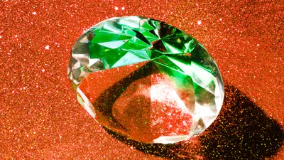 Бриллиант, караты, зеленый камень, фото - Новости Zakon.kz от 19.12.2025 08:55
