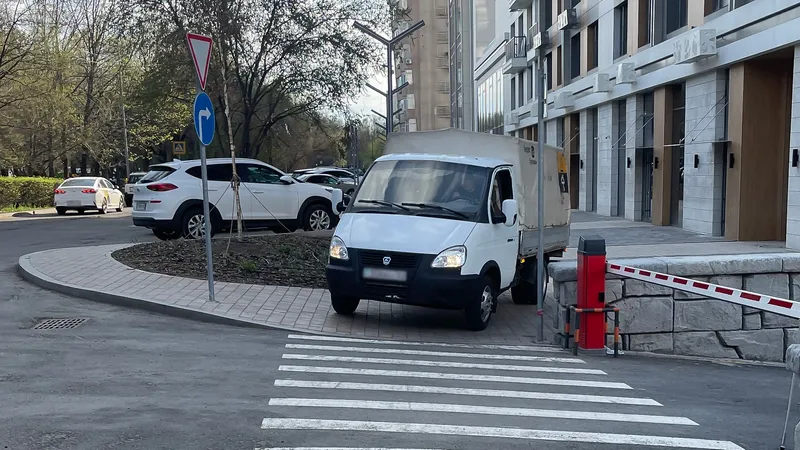 От Горного Гиганта до Розыбакиева: жители Алматы составили карту опасных дорог