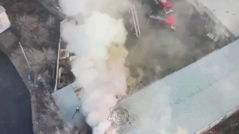 Крупный пожар в цехе: в Шымкенте загорелись медицинские принадлежности