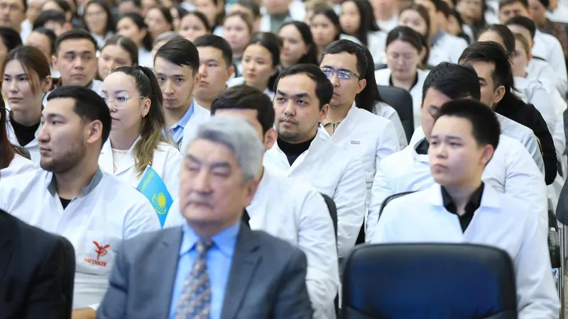 В Актобе авторы QazVac и эксперты в сфере медицины обсудили с будущими врачами национальные ценности