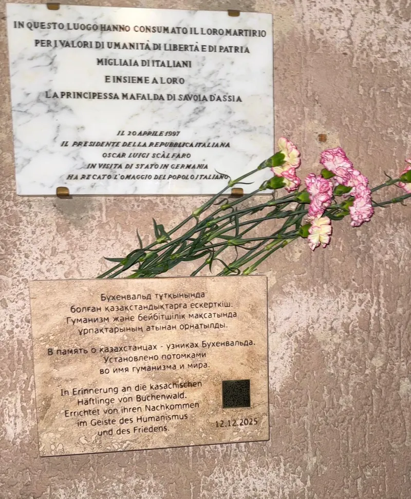 мемориальная доска в Германии, фото - Новости Zakon.kz от 20.12.2025 17:49