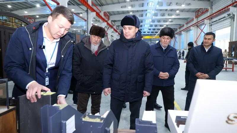 В Шымкенте открыли фабрику нетканых материалов и завод по выпуску металлических дверей