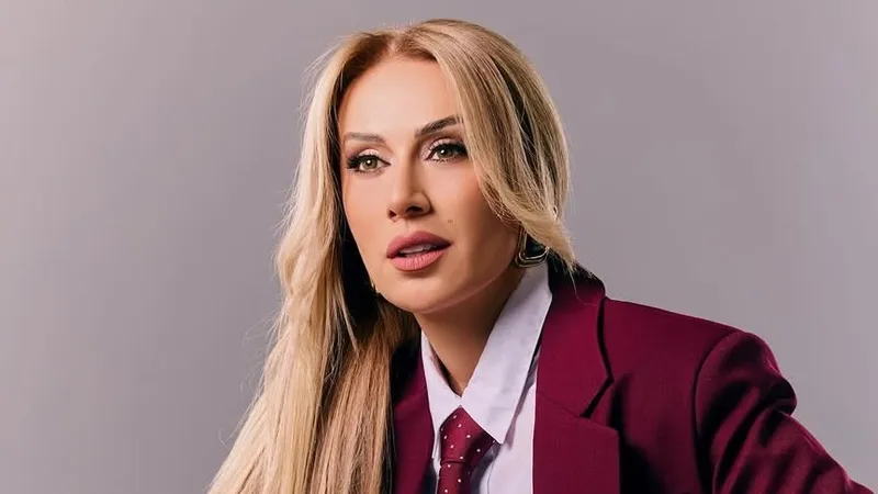 Популярная певица Роза Зергерли получила медаль в Бишкеке