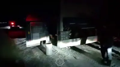 Автобус не выдержал холода: иностранцев эвакуировали с трассы в Костанайской области