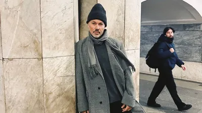 Модный стереотип о вечерних босоножках развеял известный стилист