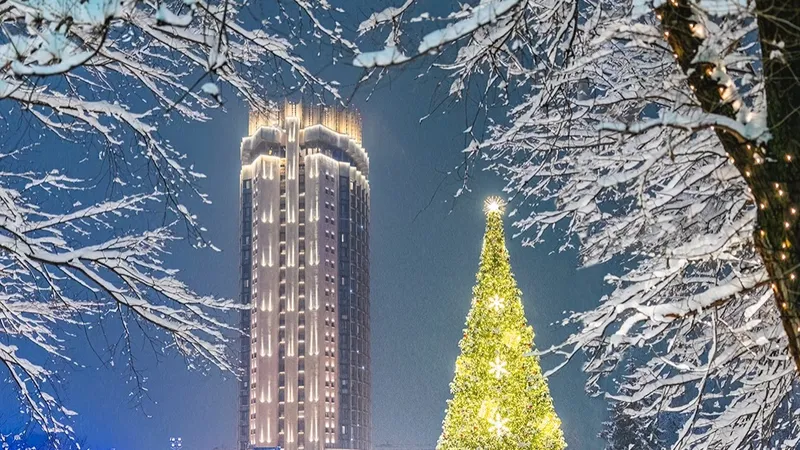 Зимняя магия Алматы: популярный фотограф снял легендарный автобусный маршрут