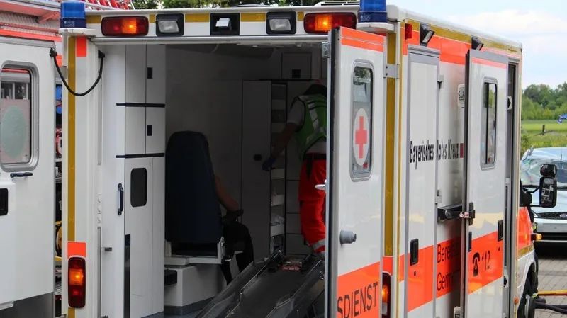 Восемь подростков в больнице: смартфон взорвался в общежитии в Польше