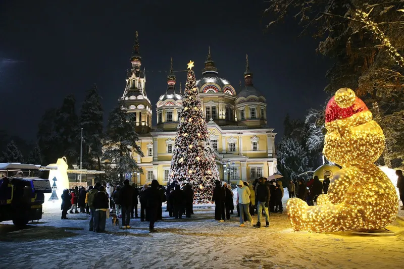 новогоднее украшение Алматы, фото - Новости Zakon.kz от 22.12.2025 16:05