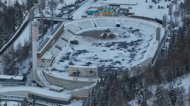 Тишина на высоте 1691 метра: как идет реконструкция высокогорного катка "Медеу" – фоторепортаж