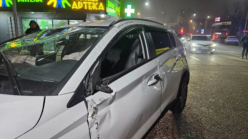 Пошел пить чай – вернулся к ДТП: в Алматы столкнулись три автомобиля