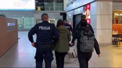 экстрадированная из Польши украинка, фото - Новости Zakon.kz от 24.12.2025 09:39