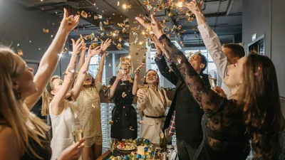 Как провести новогодний корпоратив весело и без последствий – советы врача