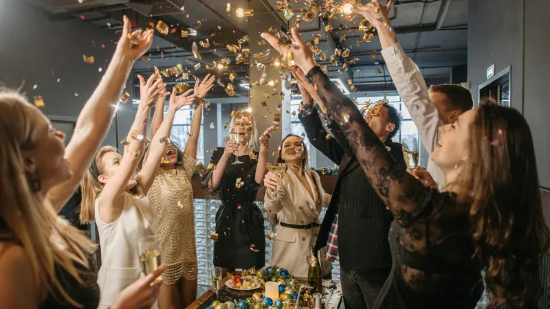 Как провести новогодний корпоратив весело и без последствий – советы врача