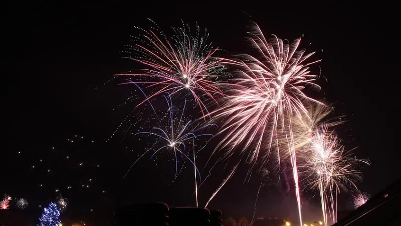 Фейерверки под надзором: в Казахстане проводят предновогодние рейды