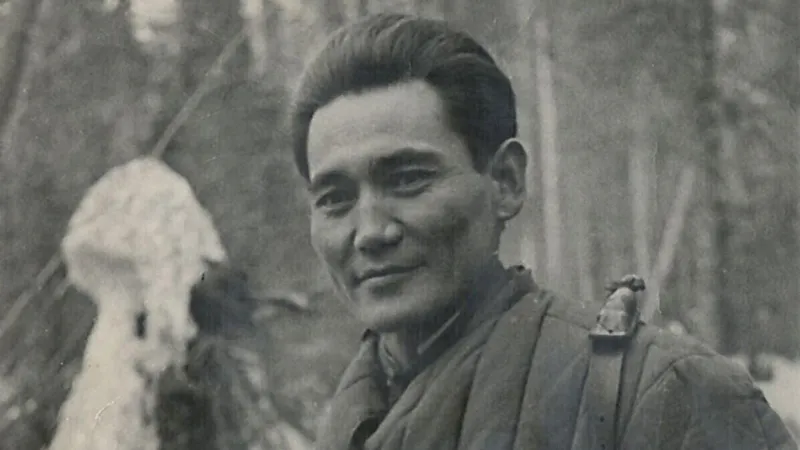 Звание "Халық қаһарманы" присвоено Бауыржану Момышулы