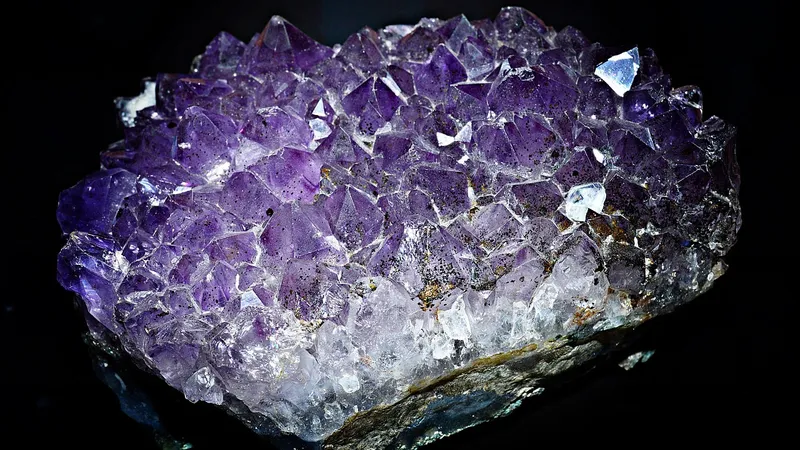 Геологи впервые нашли в метеоритах инопланетный минерал, "виноватый" в жизни на Земле