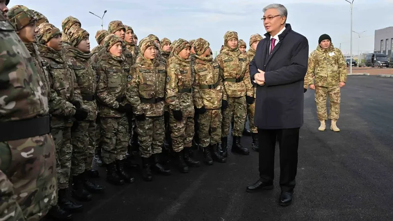 Президент посетил специализированную военную школу-интернат в Таразе