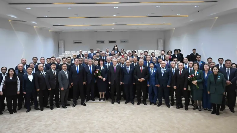 Касым-Жомарт Токаев вручил госнаграды жителям Жамбылской области