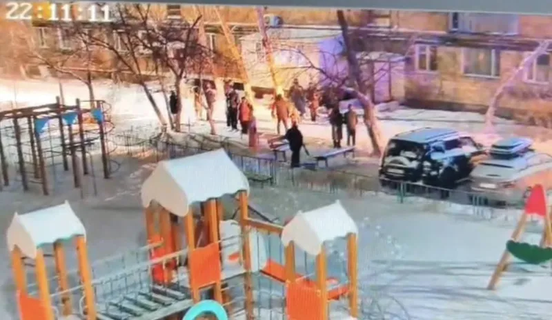 Ребенка и парализованную бабушку вытащил из огня полицейский в Карагандинской области