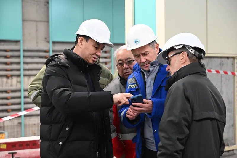 аким Алматы на строящейся станции, фото - Новости Zakon.kz от 26.12.2025 16:22