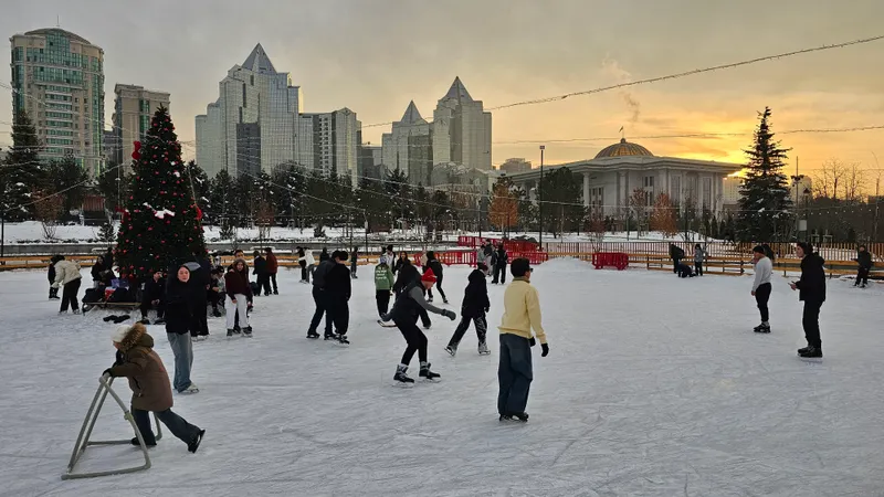 Алматыда бір шартпен мұз айдындарында тегін сырғанауға болады