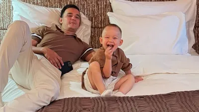 Али Окапов с сыном, фото - Новости Zakon.kz от 27.12.2025 00:38