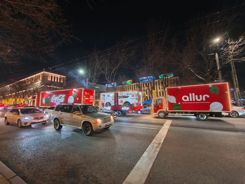караван Кока-Кола в Казахстане, фото - Новости Zakon.kz от 26.12.2025 12:18
