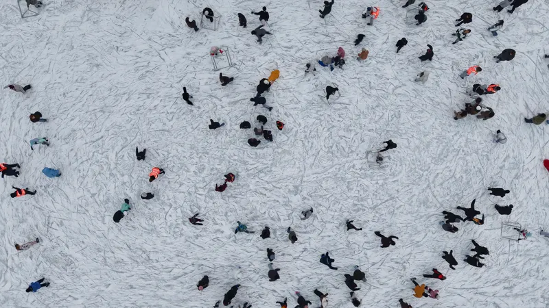 Ученые, наконец, разгадали, почему лед такой скользкий