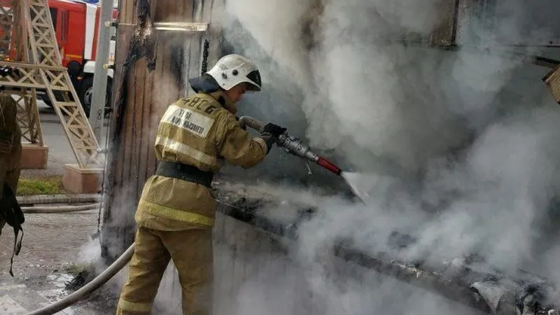 Киоск с фаст-фудом вспыхнул в Таразе