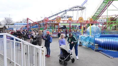 парк развлечений вспыхнул в Британии, фото - Новости Zakon.kz от 27.12.2025 10:48