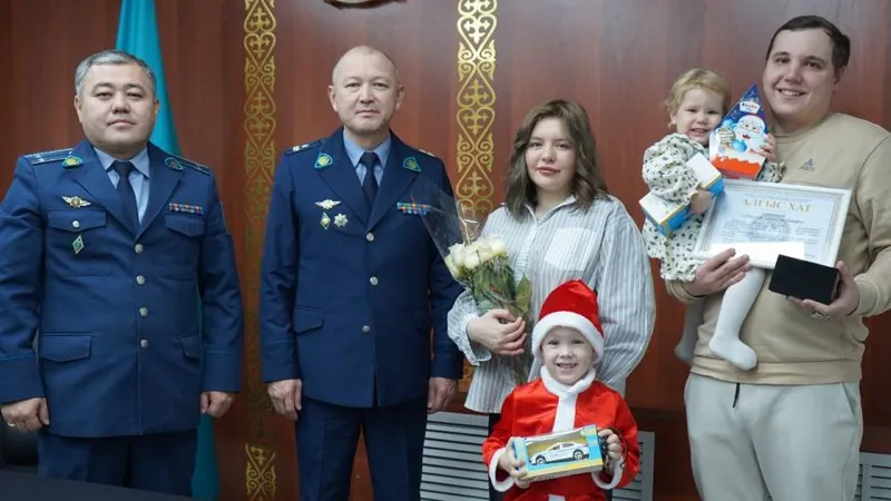 За спасение пенсионерки от мошенников в Павлодаре наградили таксиста