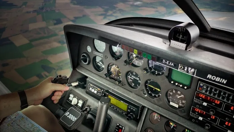 Тысячи отдыхающих увидели крушение самолета у популярного пляжа в Бразилии