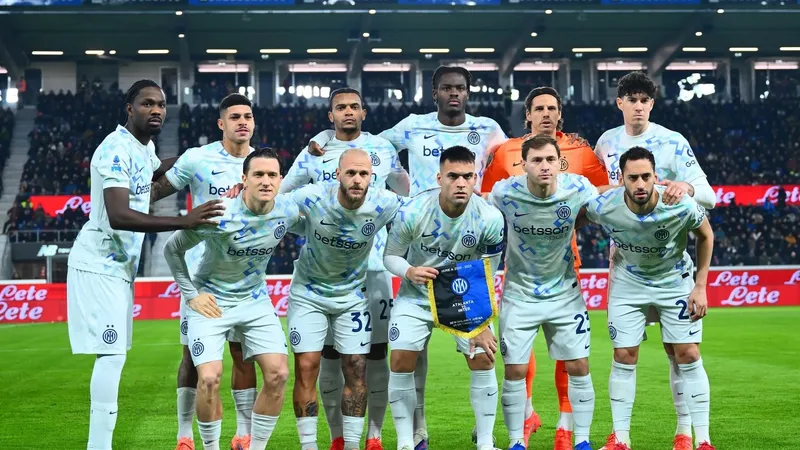 "Интер" завершил 2025 год лидером итальянского футбольного чемпионата