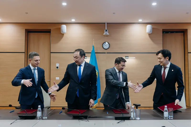 подписание меморандума о беспилотном такси, фото - Новости Zakon.kz от 29.12.2025 12:49