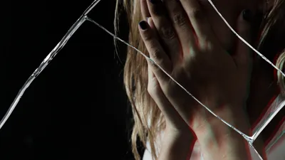 Учительница заманила школьницу в свой дом и сделала ее секс-рабыней, фото - Новости Zakon.kz от 29.12.2025 20:35