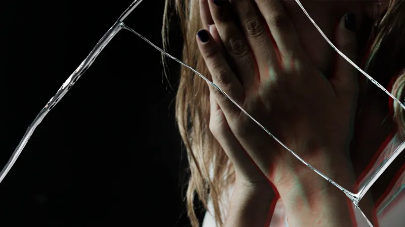 Учительница сделала свою ученицу секс-рабыней