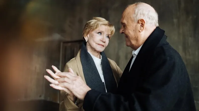 Умерший мог позвать за собой: экстрасенс о смерти Веры Алентовой на похоронах друга