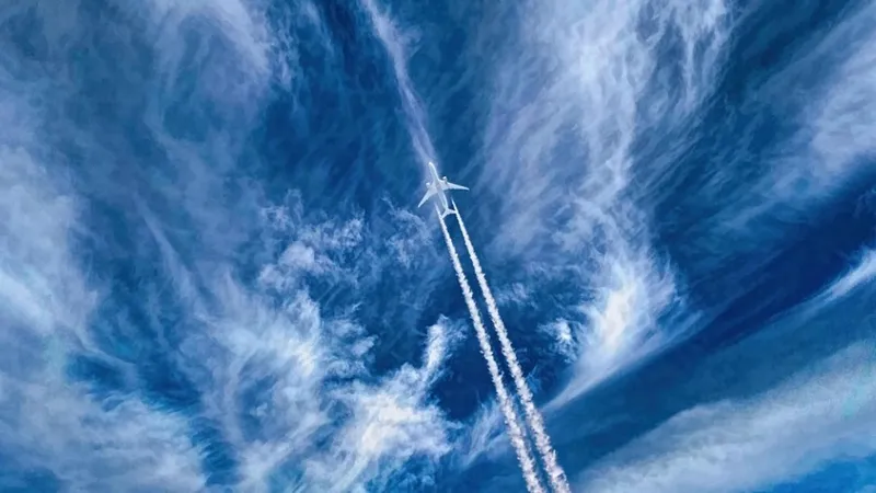 Снегопады в Турции сорвали более 60 авиарейсов