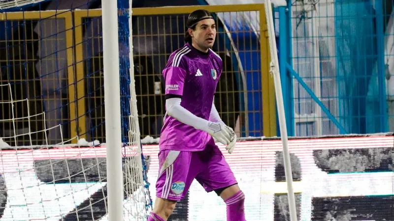 Хорватский вратарь придумал способ не замерзнуть на матче в минус 10