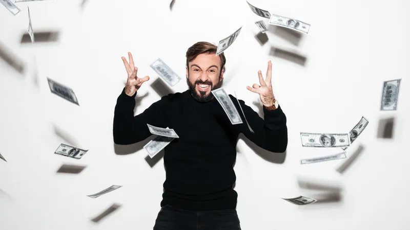Названы представители знаков зодиака, которых деньги находят сами
